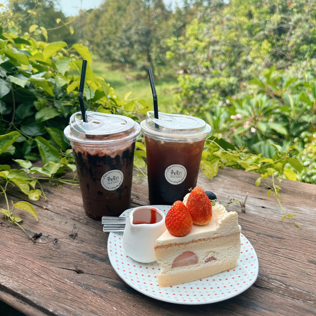 ชื่นชีวา คาเฟ่ลับระยอง ร้านเค้กอร่อยมาก