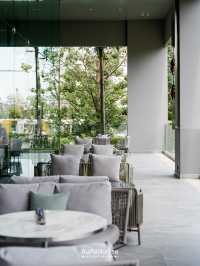 นั่งจิบชาและทานขนมชิลๆ ที่ Oort Cloud Tea Room