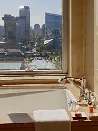 โรงแรม 🏨 หรูบนย่านธุรกิจแต่สงบและน่าพักผ่อน 