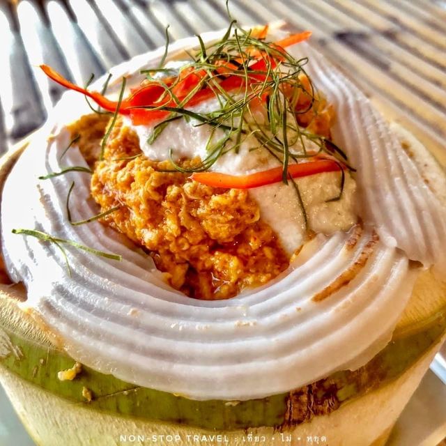 นั่งทานอาหารแบบฟินๆ ริมน้ำ สุดแสนโรแมนติก …