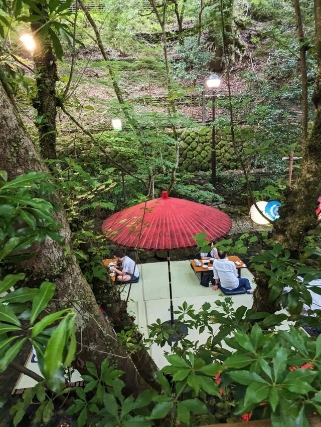 日本京都-攝影者最愛的點燈石階：貴船神社