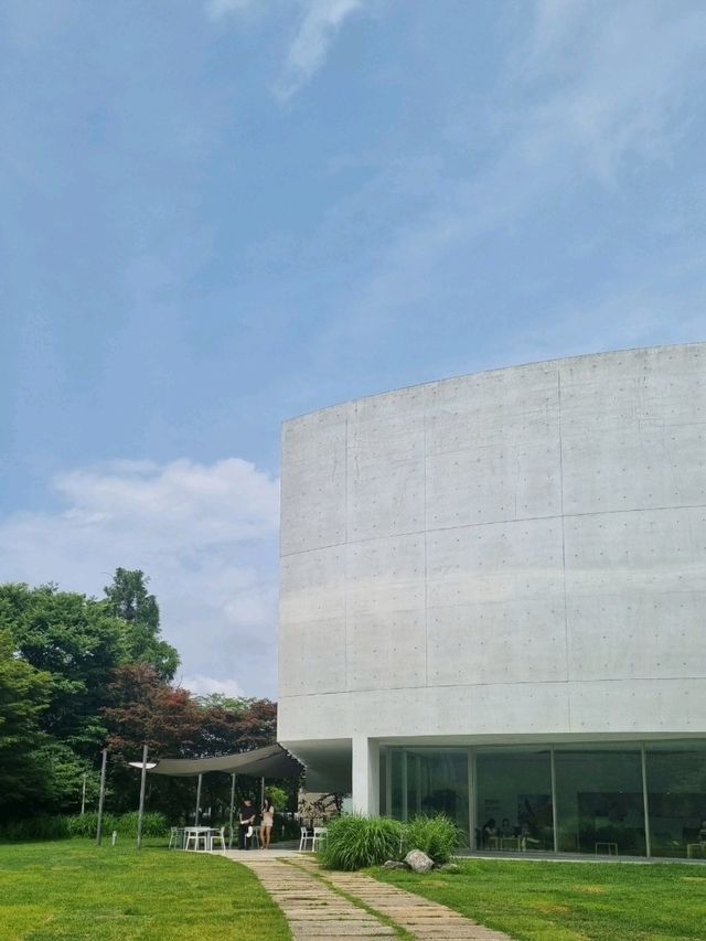 더운 날엔 실내에서 전시데이트!