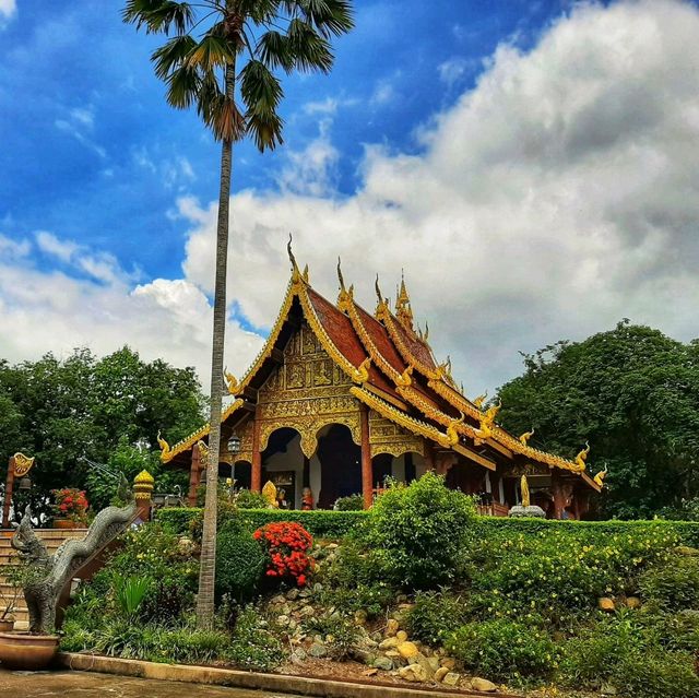 วัดพระธาตุผาเงา กราบสักการะหลวงพ่อผาเงา