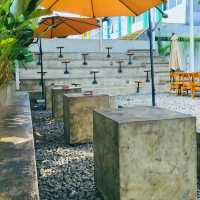 SRGITIGABERMUDA | Triangular-roofed café