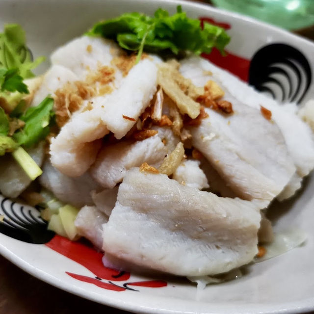 泰國曼谷 不經意的美味船麵 Zaew Noodle แซว ก๋วยเตี๋ยวลูกชิ้นปลา