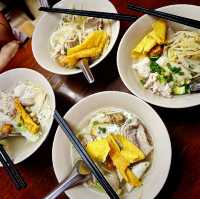 泰國曼谷 不經意的美味船麵 Zaew Noodle แซว ก๋วยเตี๋ยวลูกชิ้นปลา