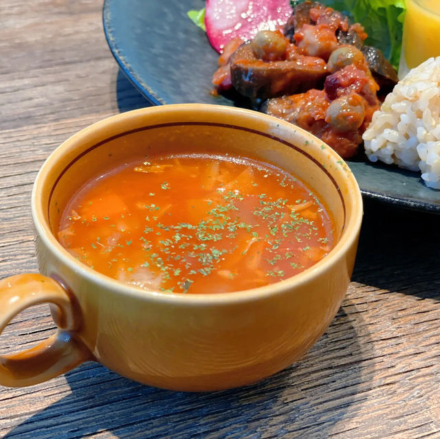 【汐留】食べて綺麗になる！鎌倉野菜をたっぷり使ったマクロビ料理🥗