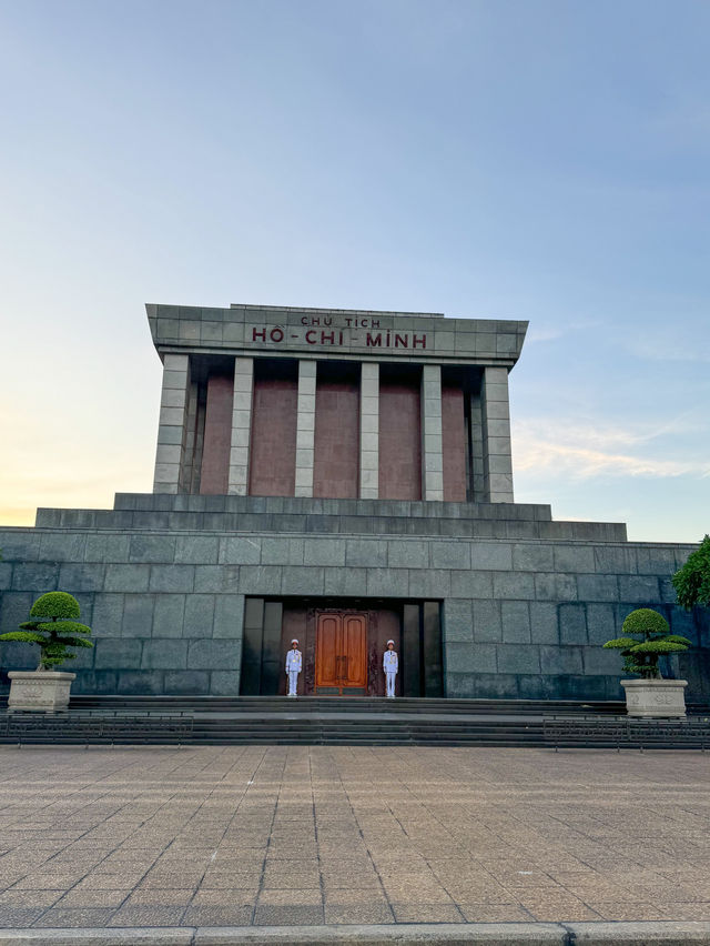 【ベトナム】荘厳な雰囲気を味わう！ハノイのホーチミン廟✨