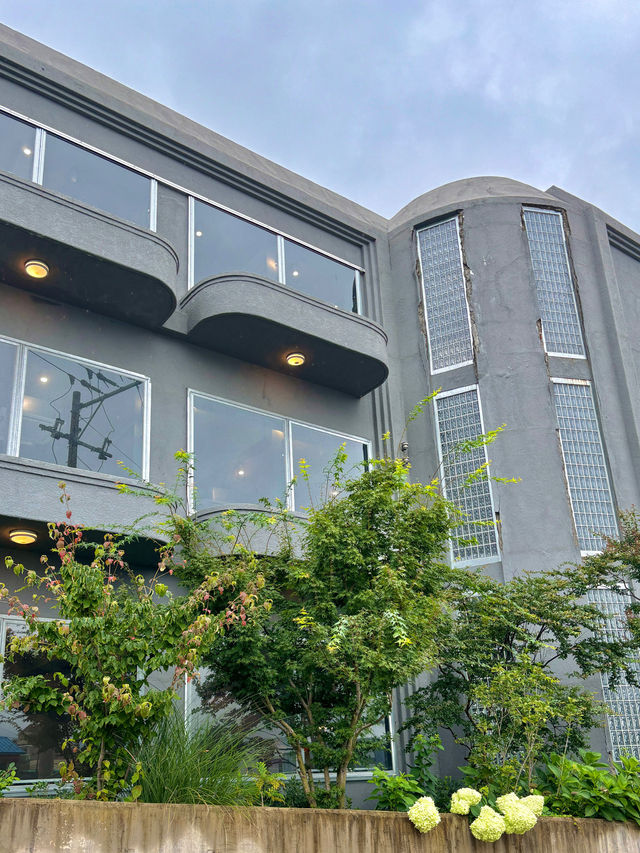 내부 인테리어에 놀라게 되는 부산 사상구 대형카페☕️💛