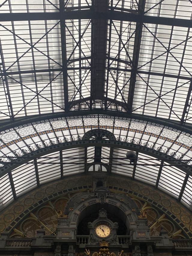 Antwerpen สถานรถไฟที่สวยที่สุดในเบลเยี่ยม