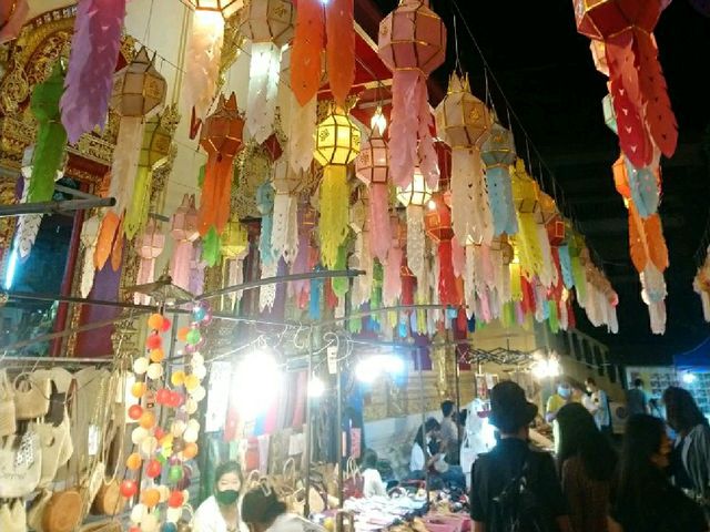 ถนนคนเดินท่าแพ..ถนนคนเดินที่ใหญ่ที่สุดในเชียงใหม่