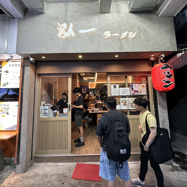 太子拉麵界新貴．泡沫系豚雞白湯
