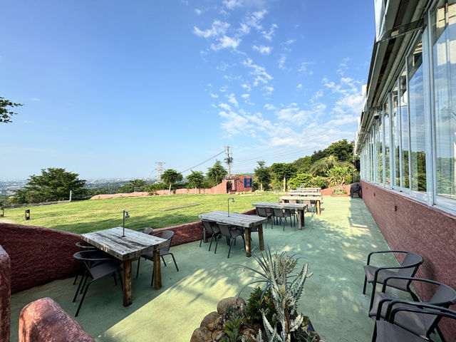 新竹湖口-空ㄟ咖啡 看夜景、夜夕陽的景觀咖啡廳|寵物友善餐廳可帶狗、有廣大的草皮 新竹湖口-空ㄟ咖啡 看夜景、夜夕陽的景觀咖啡廳|寵物友善餐廳可帶狗、有廣大的草皮