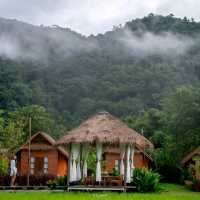 ที่พักริมน้ำมาง และวิวท้องนา บ่อเกลือ น่าน