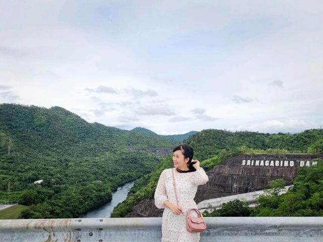 เขื่อนศรีนครินทร์ ที่ท่องเที่ยวฮีลใจจ กาญจนบุรี