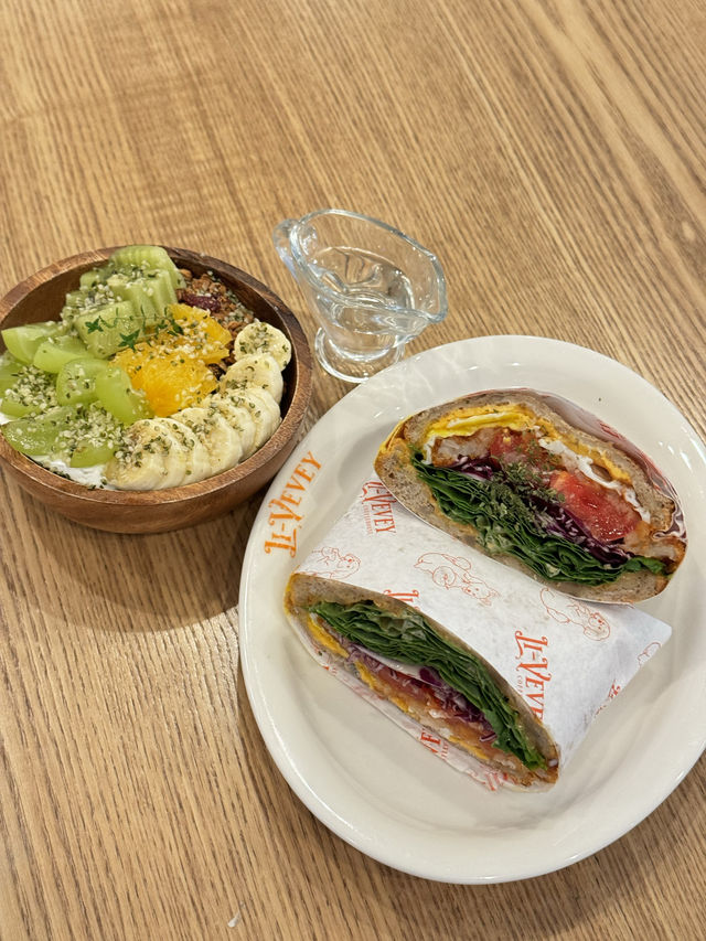 첨단 평일에도웨이팅하는 브런치카페,리브베