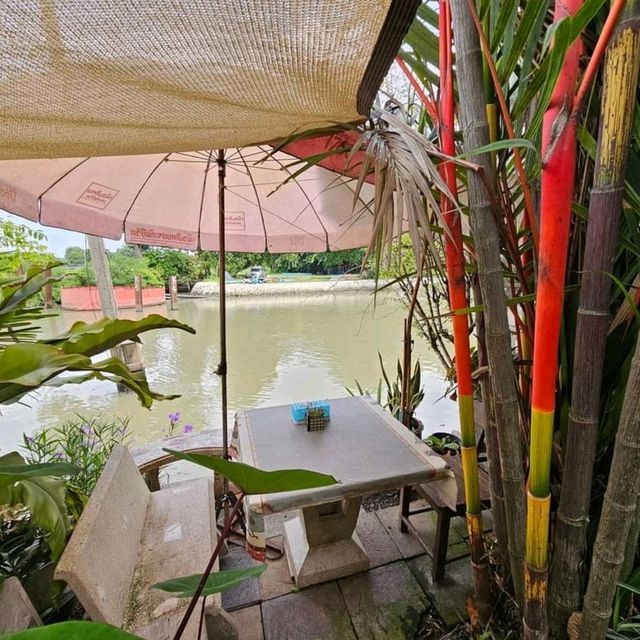eight de klong คาเฟ่