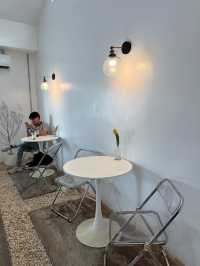Rose’ Cafe คาเฟ่มินิมอลในปากเซ ลาวใต้