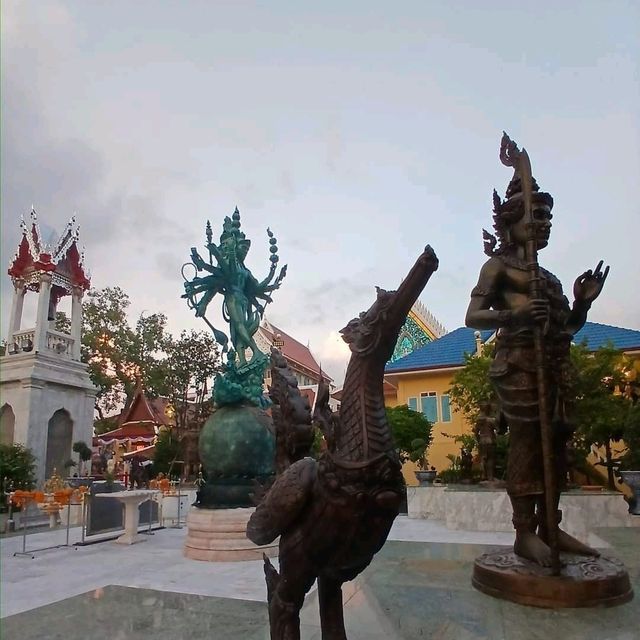 วัดอินทรวิหาร พระอารามหลวง เขตพระนคร