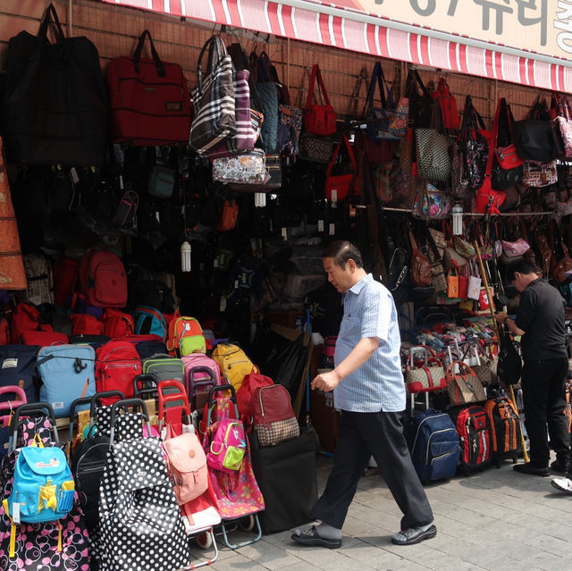 Souvenirs Heaven: My Shopping Adventure at Namdaemun Market!