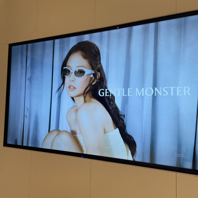 Haus Nowhere (Gentle Monster) this is not in KR but in Shenzhen