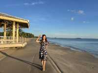 เดินรับลมชมวิวทะเล ที่ชายหาดแหลมสิงห์ 🌴☀️🌊✨