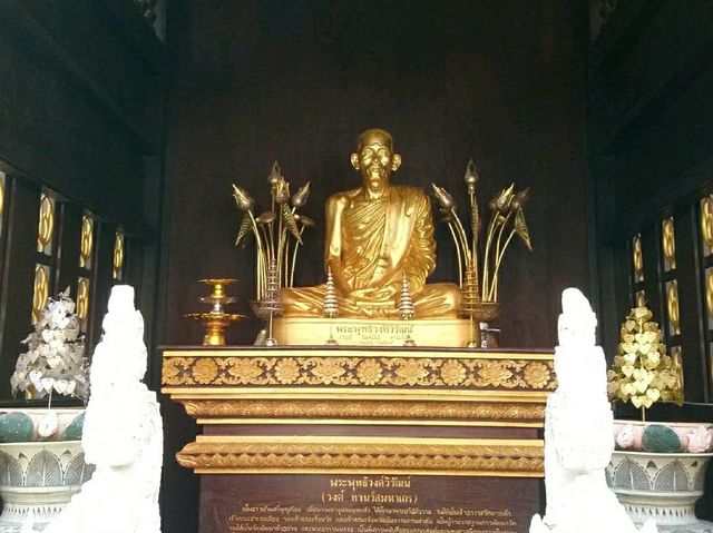 พาคุณพ่อมาเดินชิลๆ..วัดพระแก้ว เชียงราย