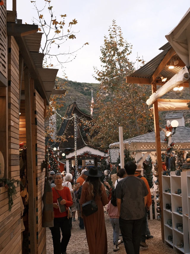 A Coastal Christmas at Laguna Beach: Sand, Surf, and Seasonal Cheer