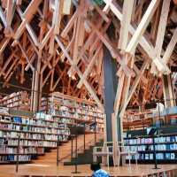 【四国】隈研吾氏設計の公共図書館「雲の上の図書館」に行ってきた📖📕📚