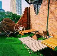 泰國曼谷很有特色的咖啡廳酒店:Siam Plug in Hostel暹羅普拉格因酒店，適合背包客獨遊者，早餐簡單美味，用trip.com預定能享受優惠
