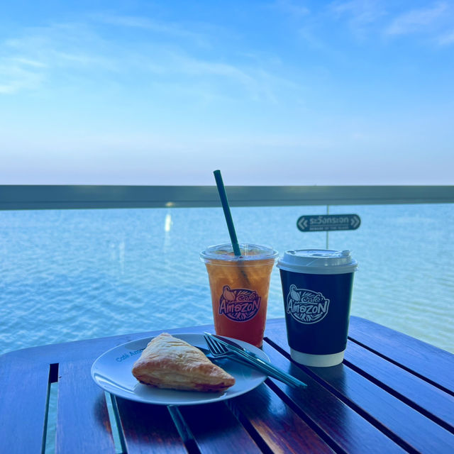 Café Amazon กลางทะเลชลบุรี