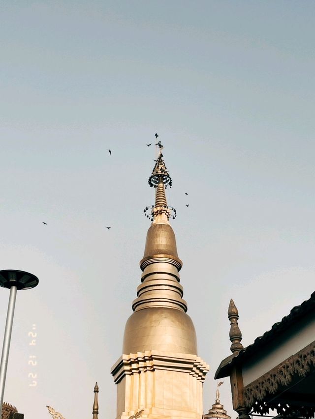 ที่เที่ยวลำพูน วัดพระพุทธบาทผาหนาม