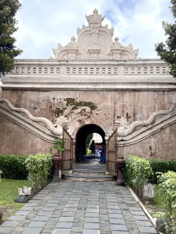 Tamansari Water Castle: A Royal Retreat