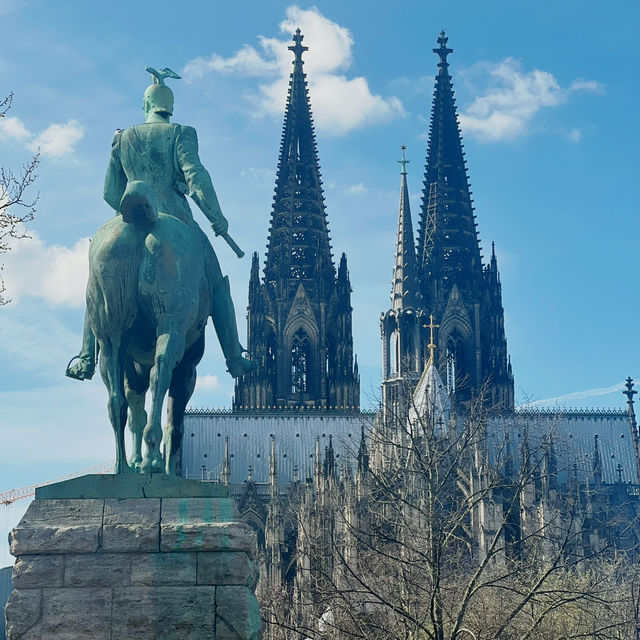 A Cologne Adventure: Love , Locks, and Cobblestones