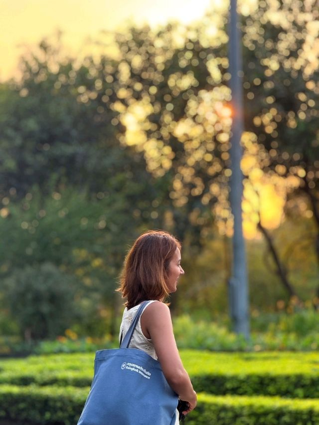 เดินเล่น ถ่ายรูป เดท ในบรรยากาศธรรมชาติกลางกรุง