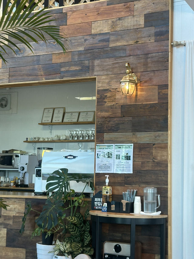 에메랄드 빛 바다와 함께 힐링할 수 있는 서산 여행지 추천! Cafe hori🌿✨