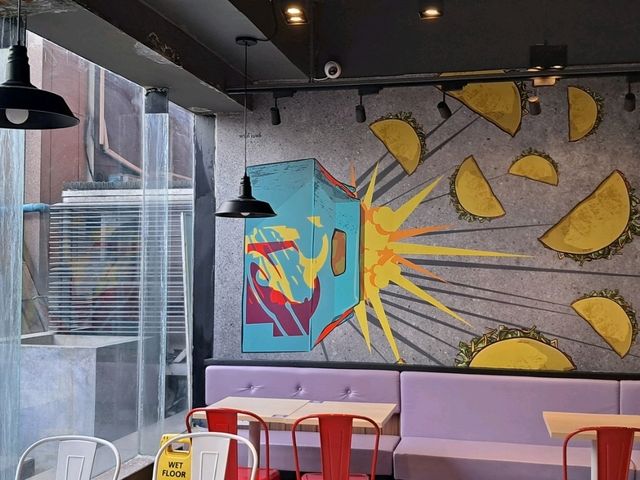  fun BD  dining experience with friends at Taco Bell