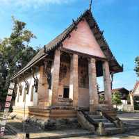 ชมสิมและสักการะพระพุทธมงคลศิลปะล้านช้าง