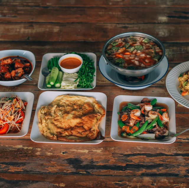 ที่พักฟีลปล่อยใจ กินอาหารซีฟู้ดแบบจัดเต็ม 🏠🩵