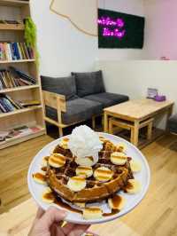 馬來西亞｜新山必吃甜點！Bing Bingsu Café不只刨冰，鬆餅也超犯規！🍨🧇