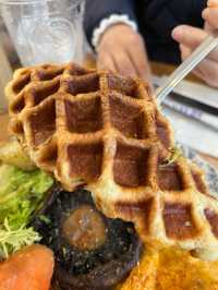  元朗人氣Café 💕 𝐁𝐫𝐚𝐯𝐚 𝐉𝐚𝐯𝐚 𝐂𝐨𝐟𝐟𝐞𝐞✨高質Brunch＋自家製巴斯克蛋糕😋