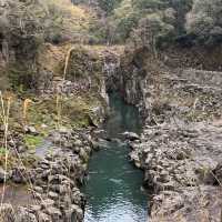 高千穂峡 (Takachiho Gorge, Miyazaki) – 神話が息づく幻想的な渓谷