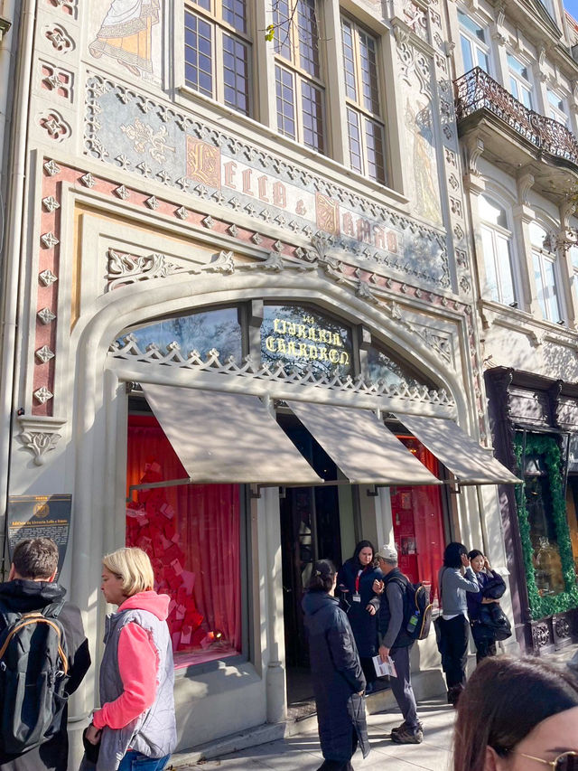 【ポルトガル】世界で最も美しい書店へ📕