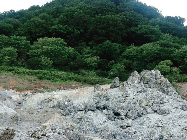 【青森　涼風が通り抜ける霊場・恐山、カルデラ湖の宇曽利湖と下北半島　大間崎　仏ヶ浦での日没】