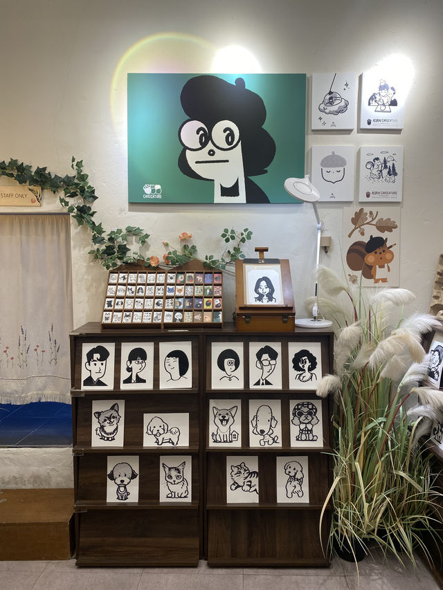 ソウル　マンウォン(望遠)市場近くの似顔絵屋さん　どんぐり似顔絵　도토리캐리커처 망원점