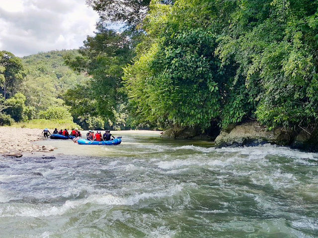 🌊 *Kiulu White Water Rafting: Splashy Fun Without the Near-Death Experience!* 🚣‍♂️