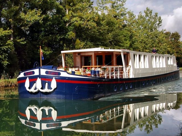 ⚓️ Dreamy Cruising Through French Canals! 🇫🇷⛴️