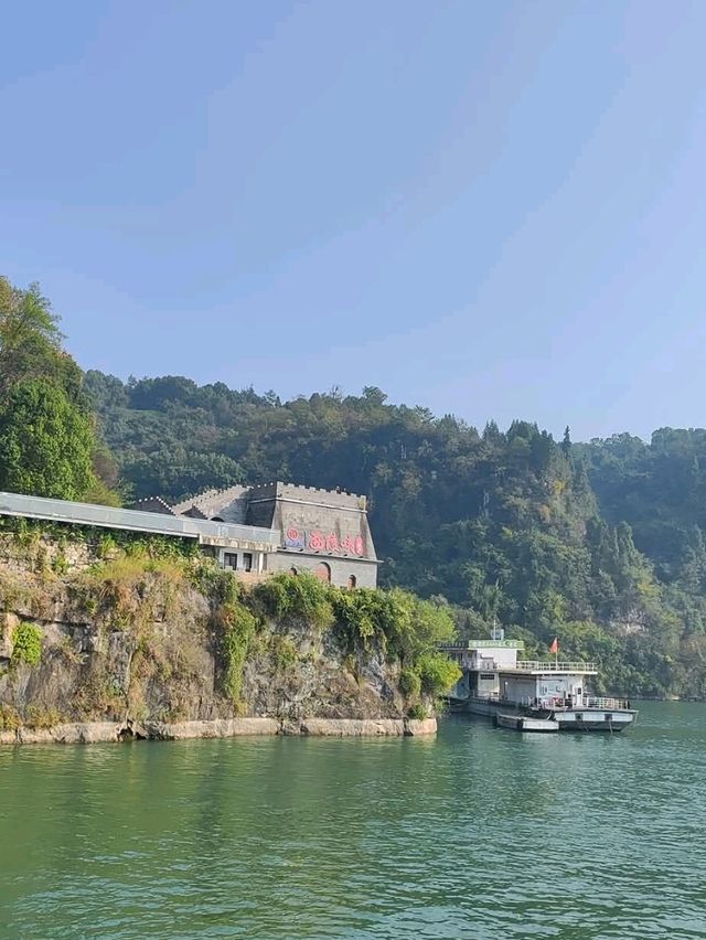 兩壩一峽遊船在葛洲壩體會一下水漲船高的感覺