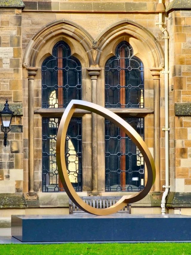 Wandering Through the University of Glasgow: A Magical Experience 🎓🏰🌳📚