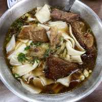 萬年大樓裡的米其林推薦牛肉麵